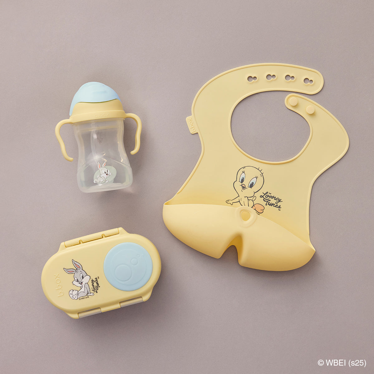 Looney Tunes kids bundle, bib + snackbox + Sippy Cup