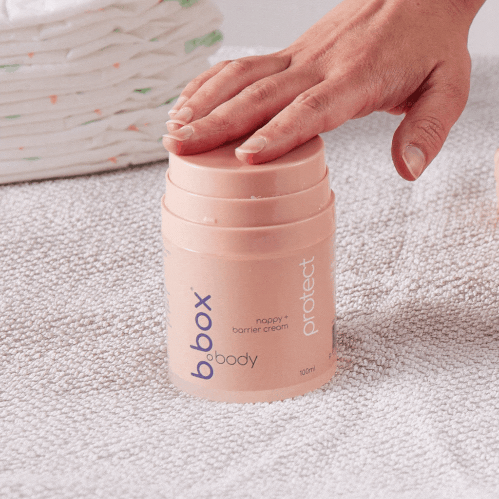 hand using protect airless jar - 100ml nappy rash and barrier cream - b.box for kids